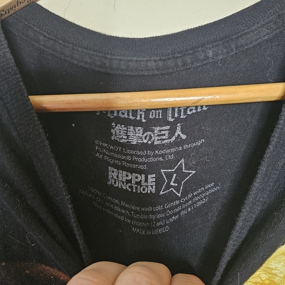Attack on Titan Graphic Tee Shirt Ripple Junction Size  Large - Picture 4 of 7